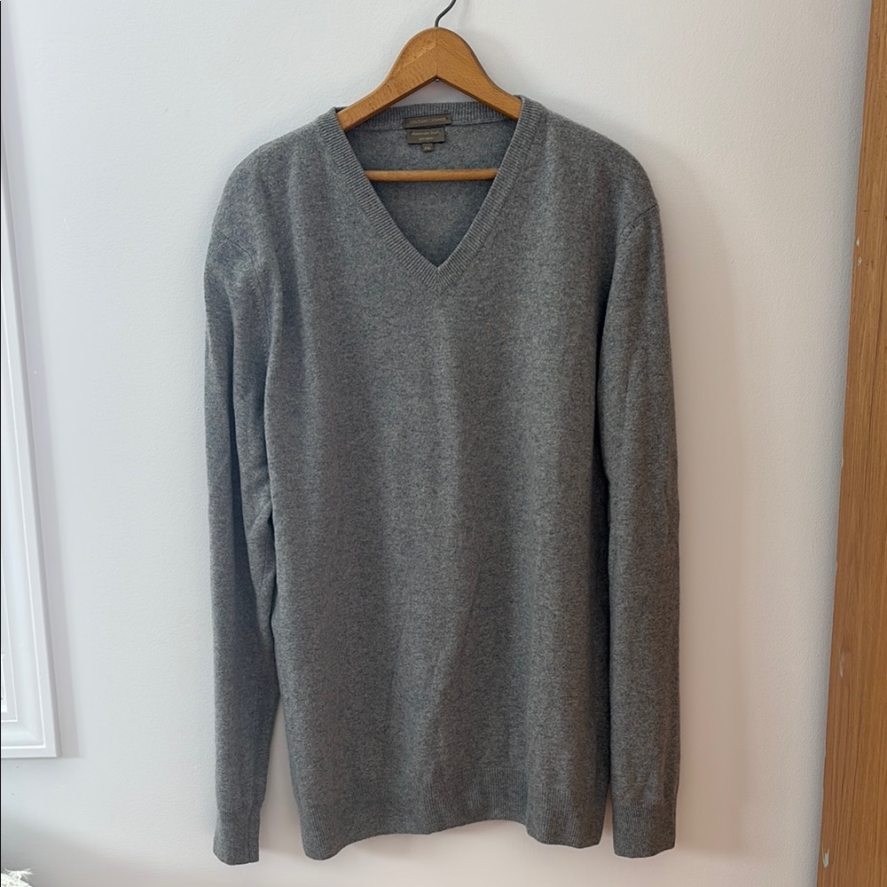 Mantovani Studio 100% Italian Cashmere Men's Gray V-Neck Sweater